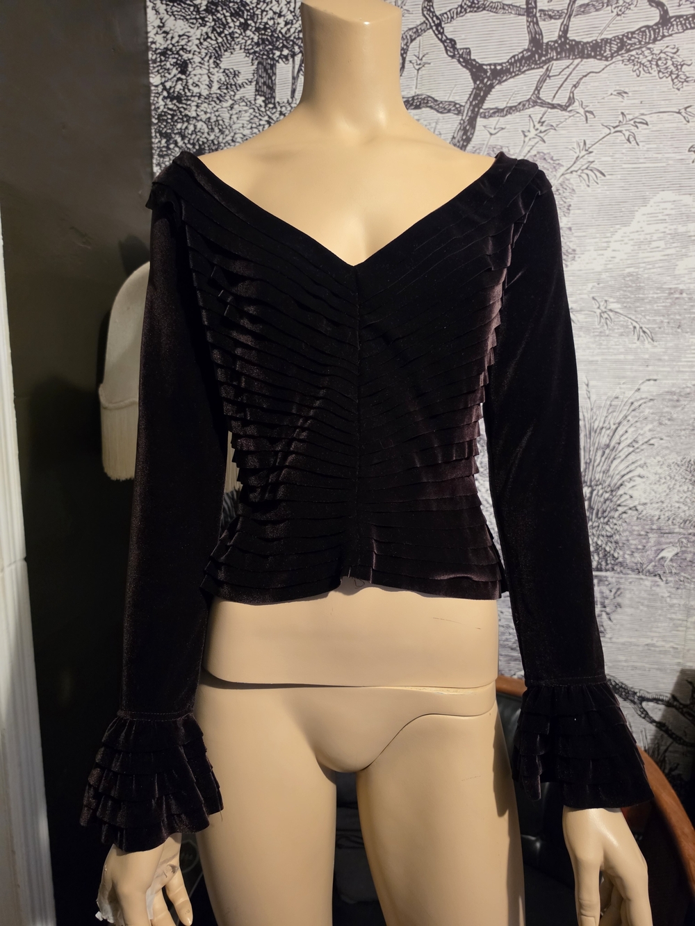 Vintage Tadashi Neiman Marcus Brown Velvet Tiered V-Neck Ruffle Cuff Top